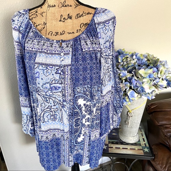 Adrienne Vittadini Tops - Adrienne Vittadini 3/4 button Sleeve Floral Top